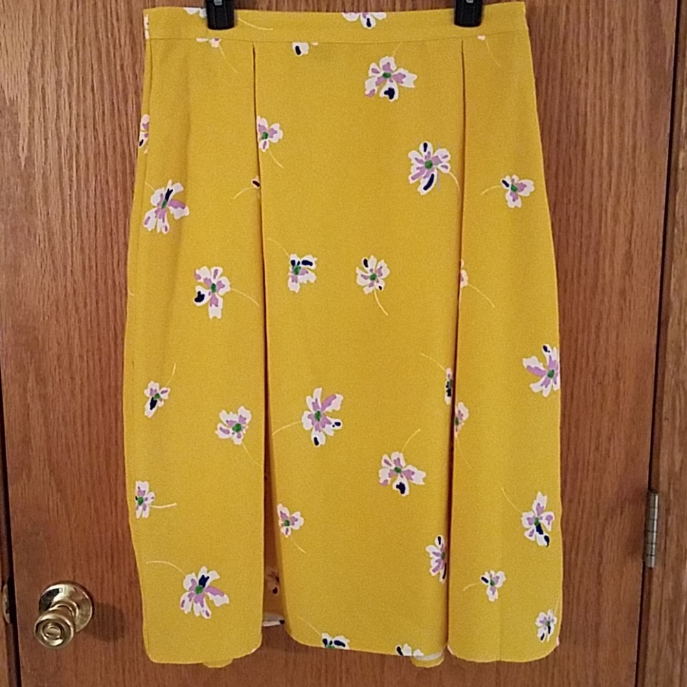 sz 10 skirt, last one! Who What Wear